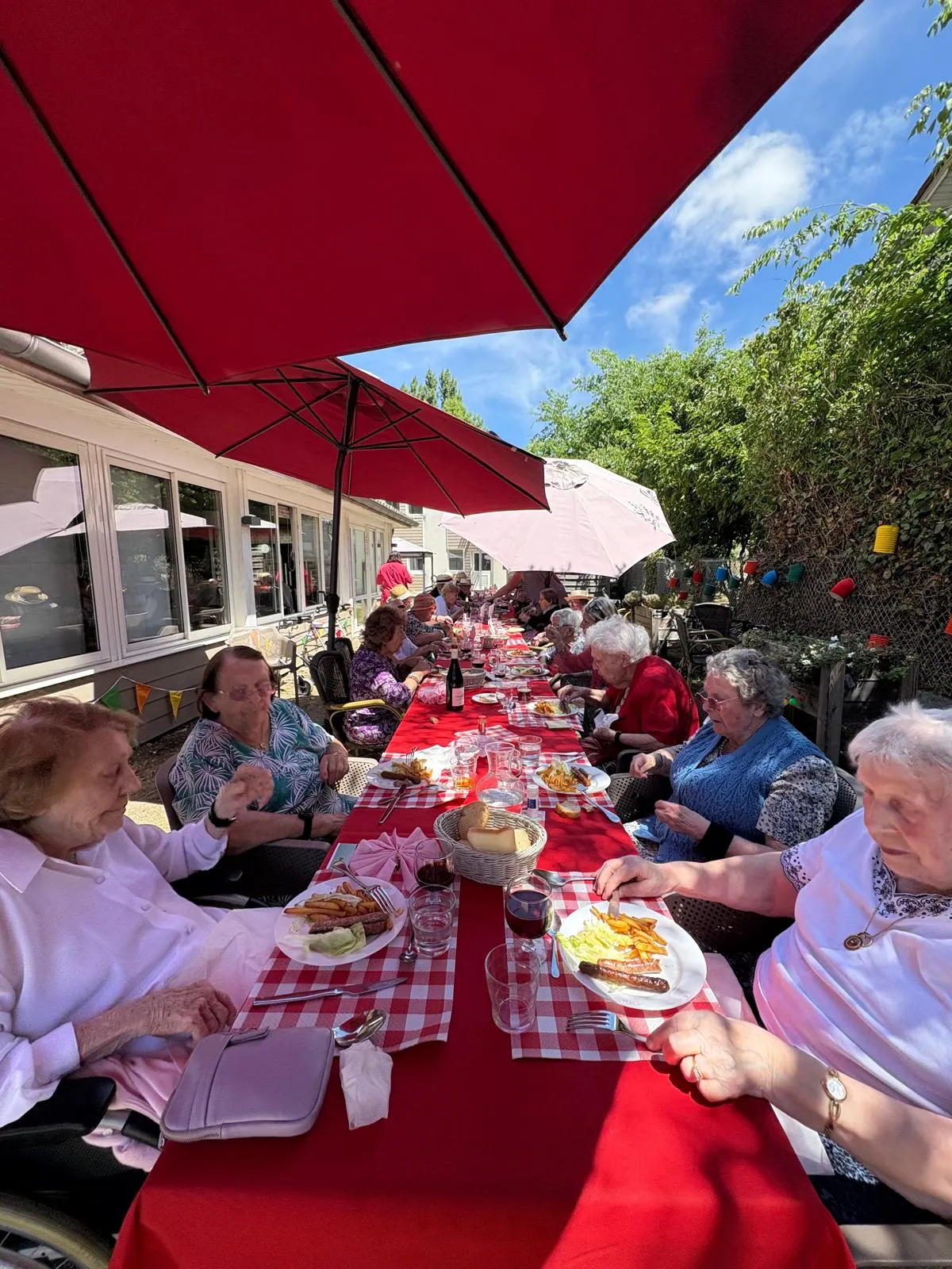 Repas à la résidence Les Charmilles